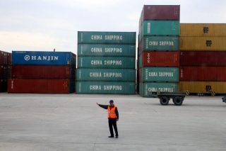 container peiraias